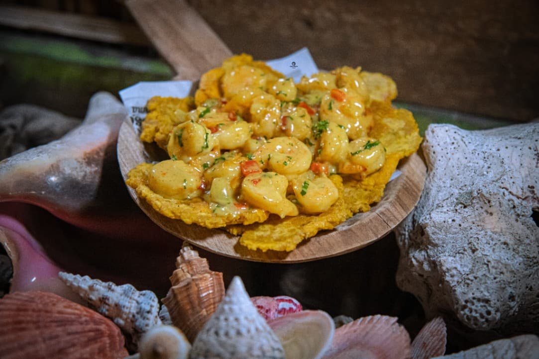 Camarones con Patacones